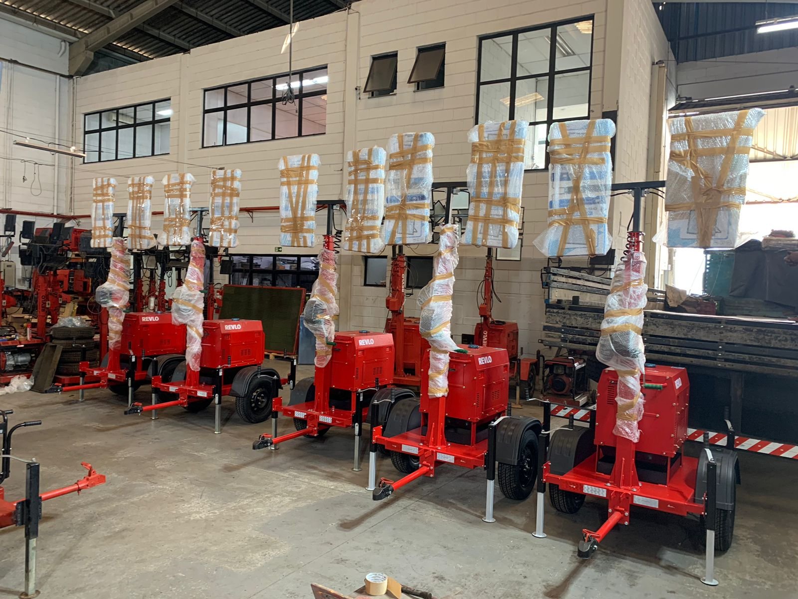 Estoque de torres de iluminação Revlo